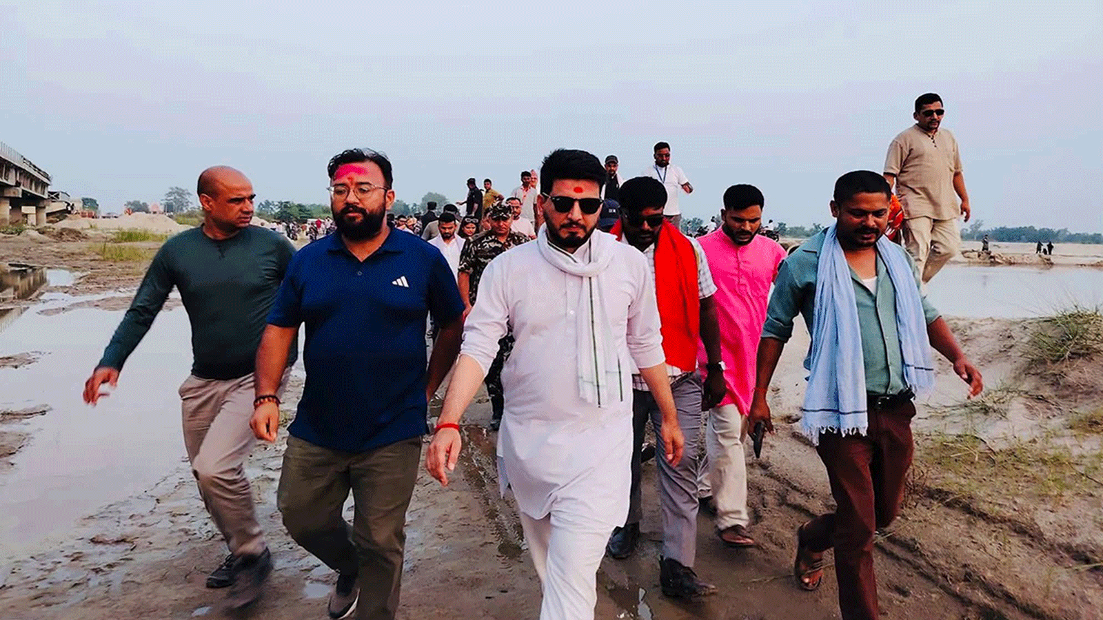 बैतडी पुगेका पूर्वाधारमन्त्री बिरामी परे, हेलिकोप्टरमा काठमाडौं ल्याउने तयारी