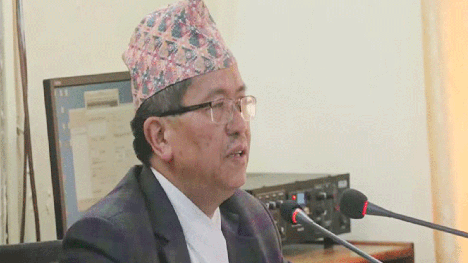 संसदीय समितिमा अख्तियार प्रमुखले भने, ‘पोसपोर्टको मुद्दा लैजानु अघि प्रधानमन्त्रीसँग छलफल भएको थियो’
