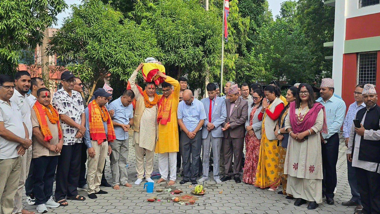 मुख्यमन्त्री खगराज भट्टद्वारा विधिपूर्वक पूजा गरी बडिमालिकाको पेटारो प्रस्थान