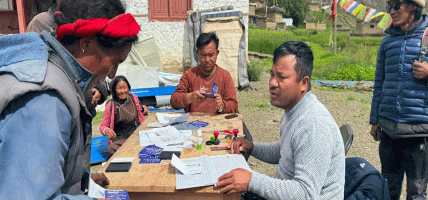 चीनको सीमा क्षेत्रका २ सय बासिन्दालाई प्रस्थान तथा प्रवेश अनुमति वितरण