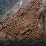 धादिङमा पहिरो खस्दा पृथ्वी राजमार्ग अवरुद्ध धादिङमा पहिरो खस्दा पृथ्वी राजमार्ग अवरुद्ध