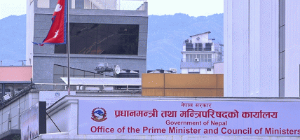 सरकारी कार्यालयमा निवेदन दिन वा फारम भर्नकै लागि अनधिकृत व्यक्तिको भर पर्नु नपर्ने
