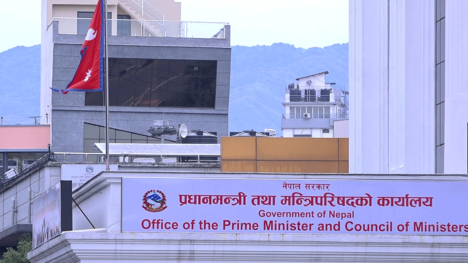 सरकारी कार्यालयमा निवेदन दिन वा फारम भर्नकै लागि अनधिकृत व्यक्तिको भर पर्नु नपर्ने