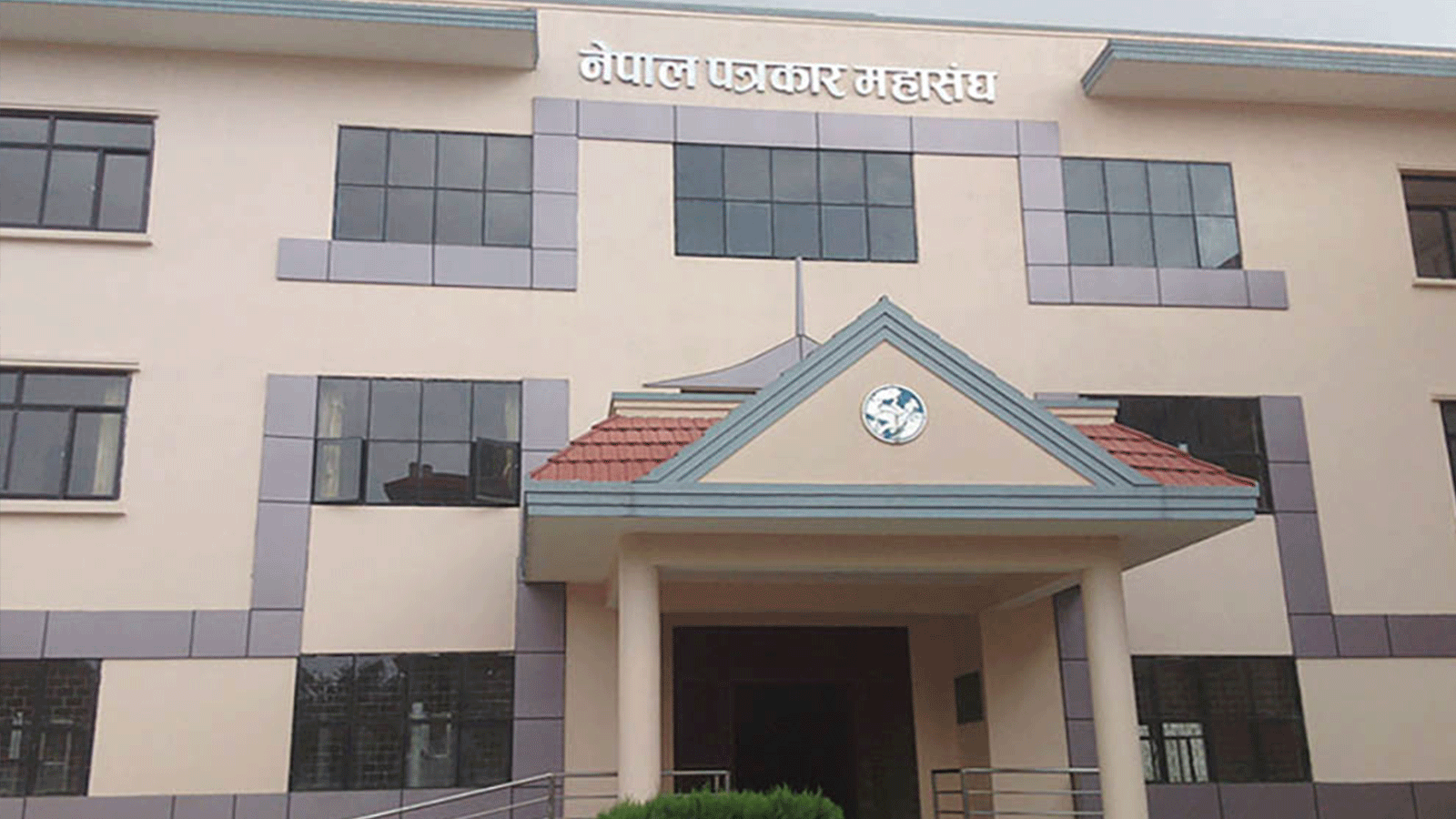 किशोर श्रेष्ठको रिहाइ माग गर्दै पत्रकार महासंघले धर्ना दिदै