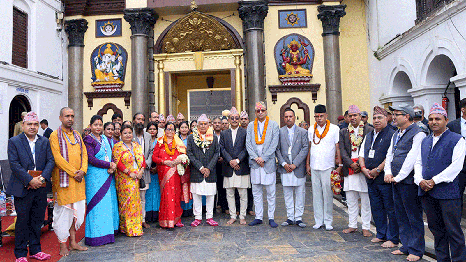 राष्ट्रपति रामचन्द्र पौडेलले गरे पशुपतिनाथ मन्दिरमा पूजा आराधना