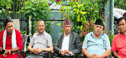 भोटेकोशी बाढीमा हराएका इञ्जिनियर परिवारलाई भेट्न पुगे शंकर पोखरेल