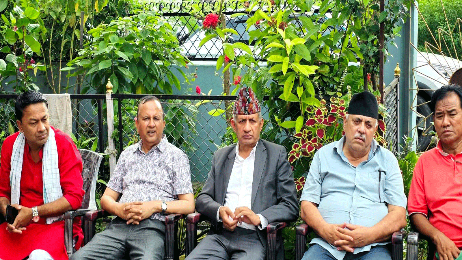 भोटेकोशी बाढीमा हराएका इञ्जिनियर परिवारलाई भेट्न पुगे शंकर पोखरेल