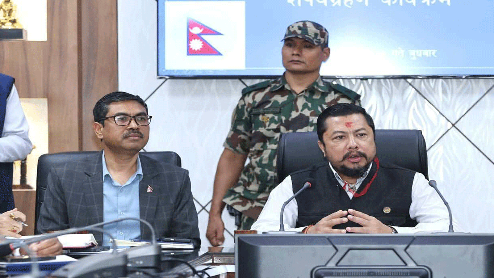 नेपाल विद्युत प्राधिकरणका नवनियुक्त कार्यकारी निर्देशक दीर्घायु कुमार श्रेष्ठले लिए पद तथा गोपनियताको सपथ