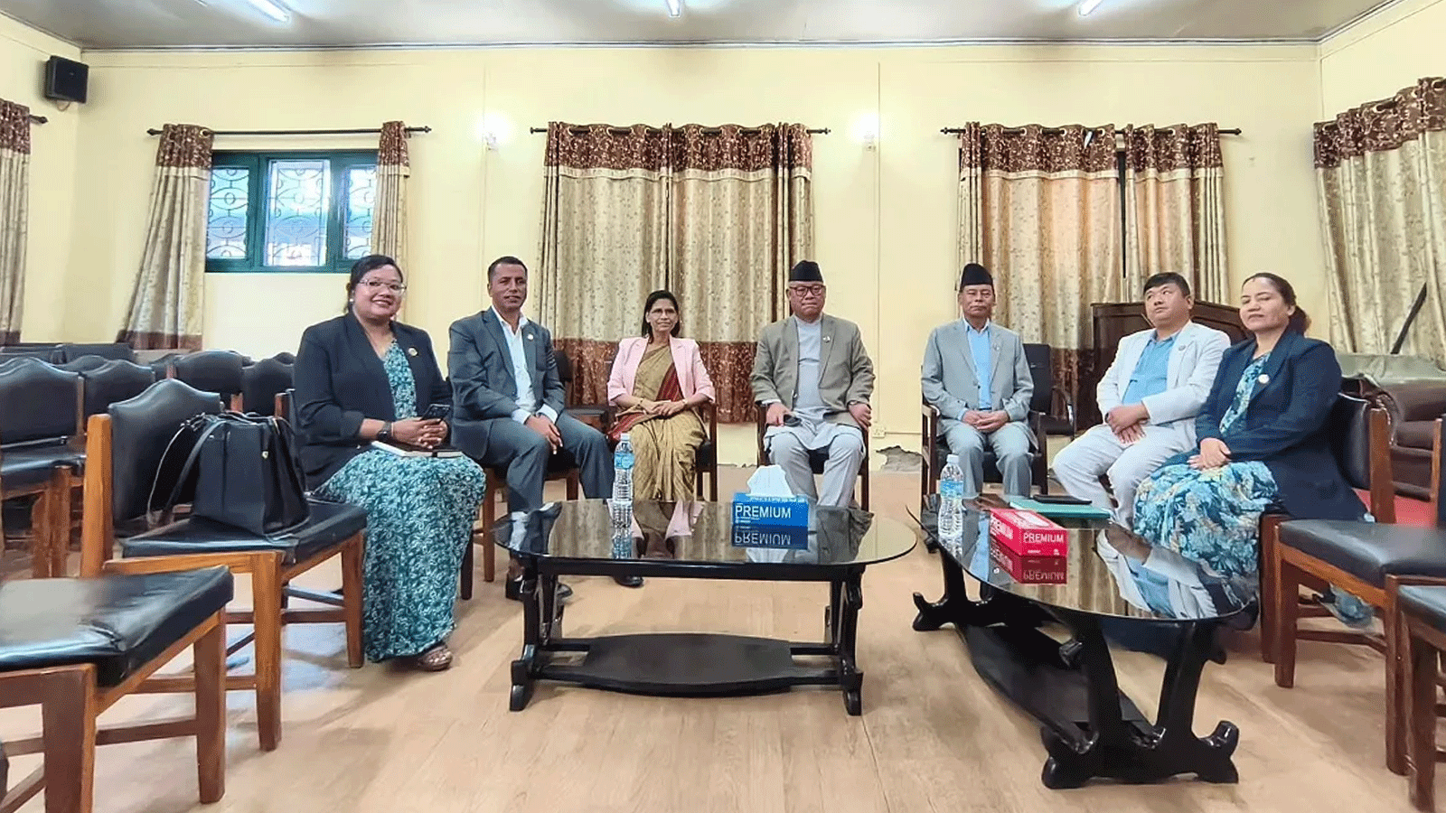 नेपाली कांग्रेस संसदीय दलकाे कार्यालयमा विपक्षी दलहरुको बैठक सुरु