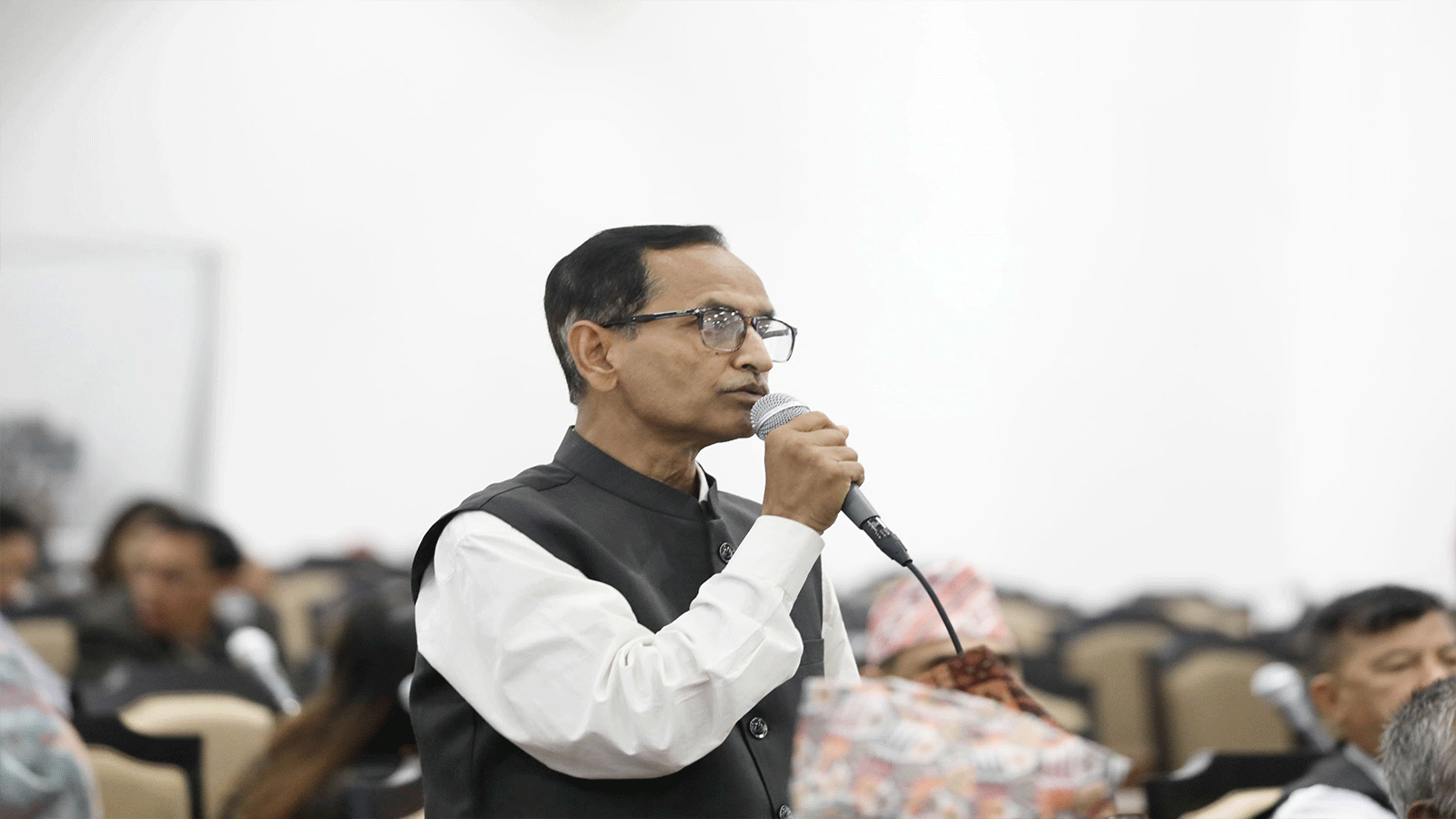 सम्पत्ति शुद्धीकरण विभागका महानिर्देशकलाई पेस्तोल देखाएको विषयमा सरकारसँग जवाफ माग