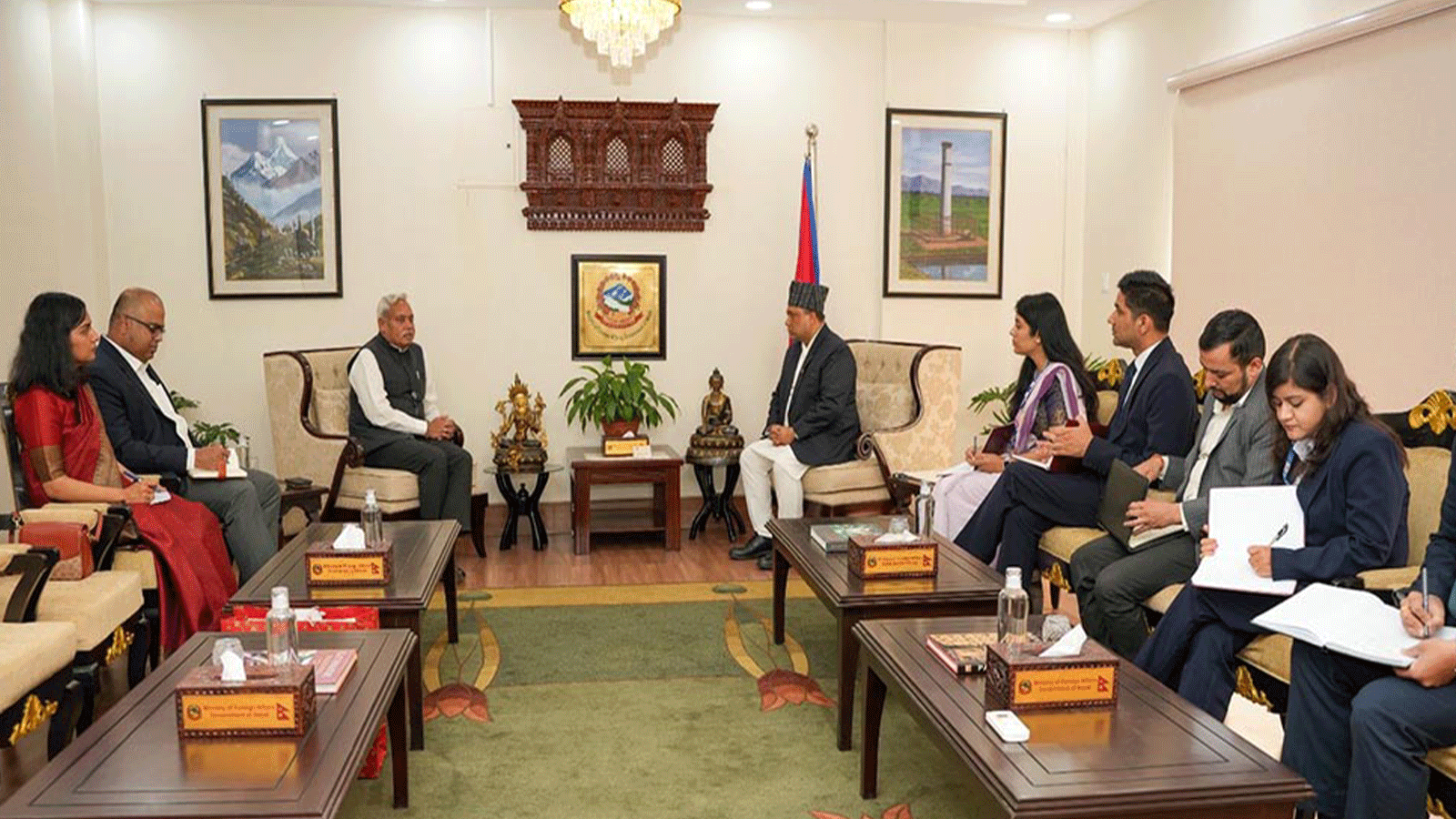 परराष्ट्रमन्त्री शिशिर खनालसँग भारतीय राजदूत नवीन श्रीवास्तवको बिदाई भेटवार्ता