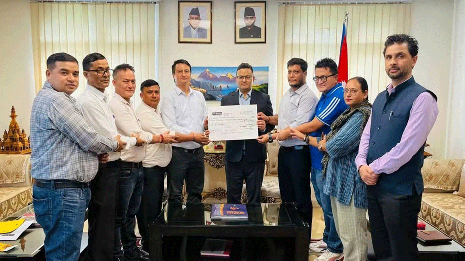 नेपाली समाज भारतद्वारा बाढी प्रभावितका लागि २१ लाख २१ हजार रुपैयाँ सहयोग