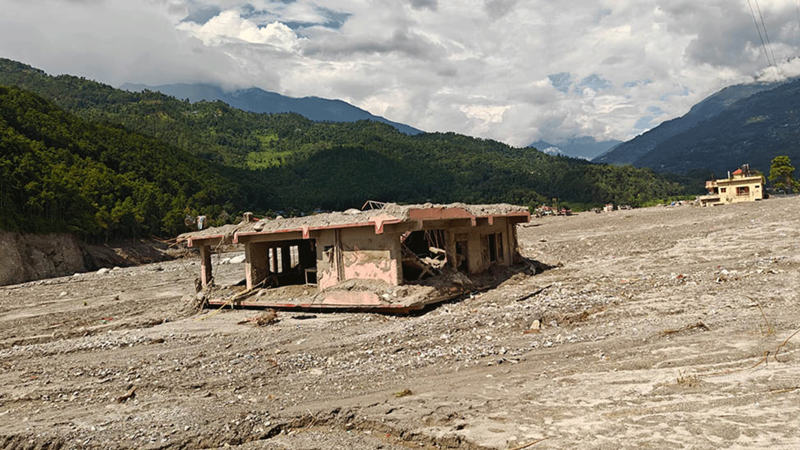 विपद् सङ्कटग्रस्त क्षेत्रका बाढीपीडितलाई राहत पठाउन सुरु: ६ महिनासम्म अस्थायी आवास खर्च पाइने